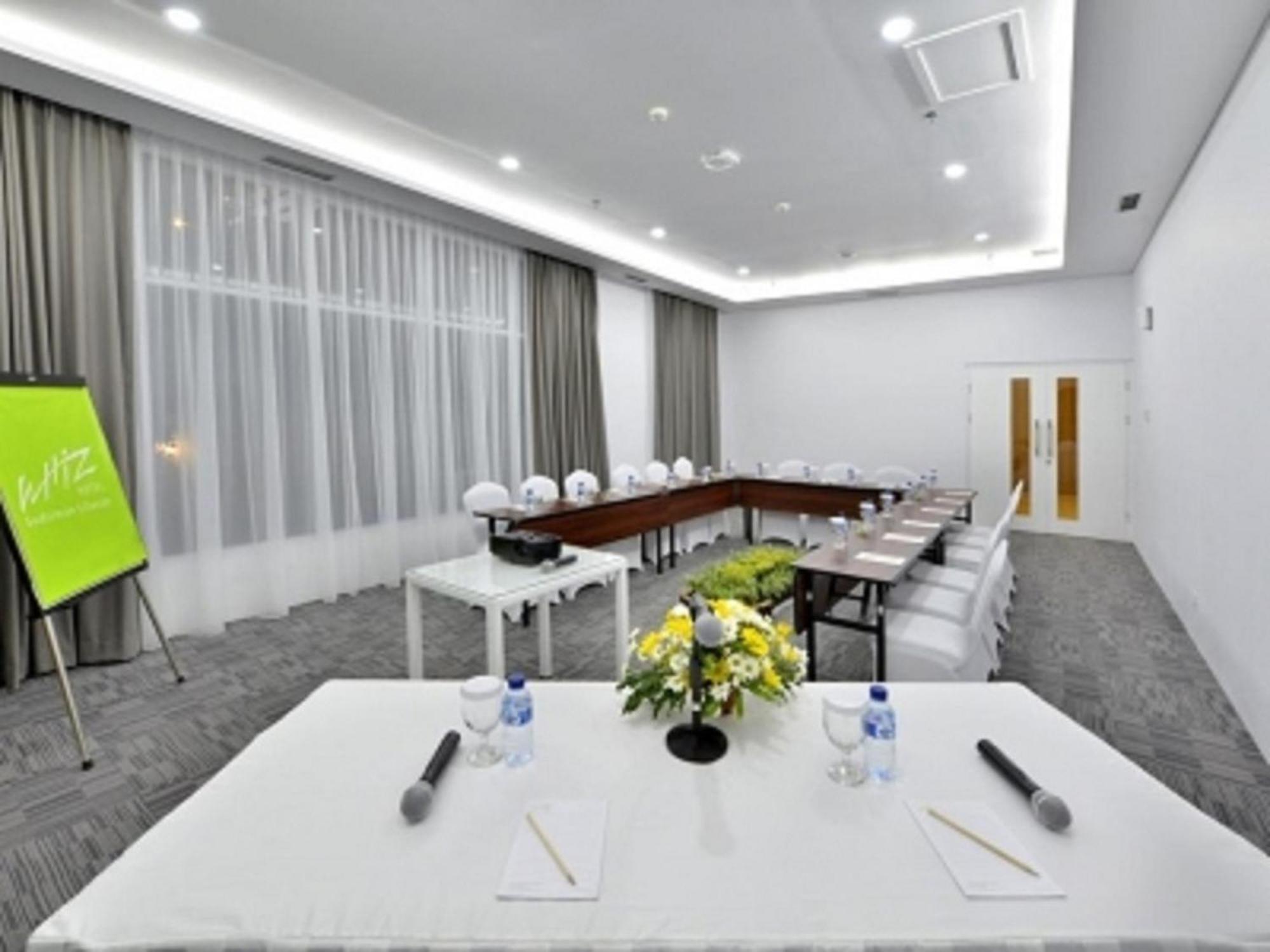 Whiz Prime Hotel Sudirman Cilacap Exterior foto
