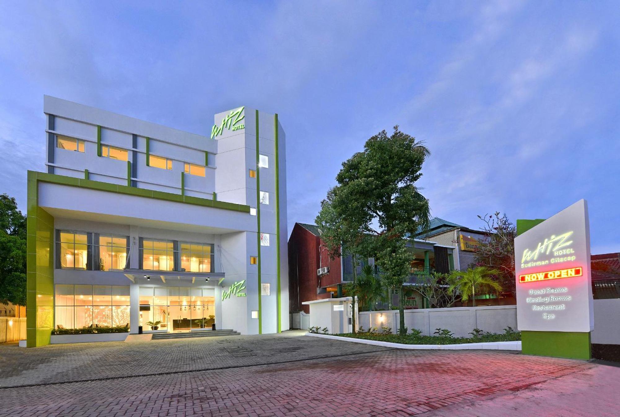 Whiz Prime Hotel Sudirman Cilacap Exterior foto
